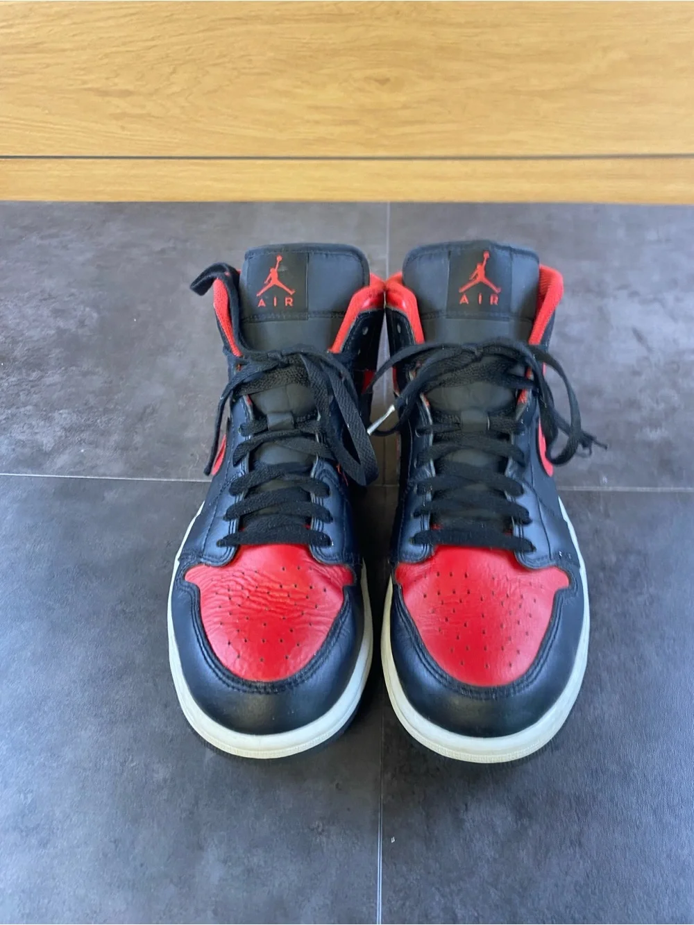 Nike Jordan Air 1 Mid Men’s Black and Red Sneaker size 11- CLEAN